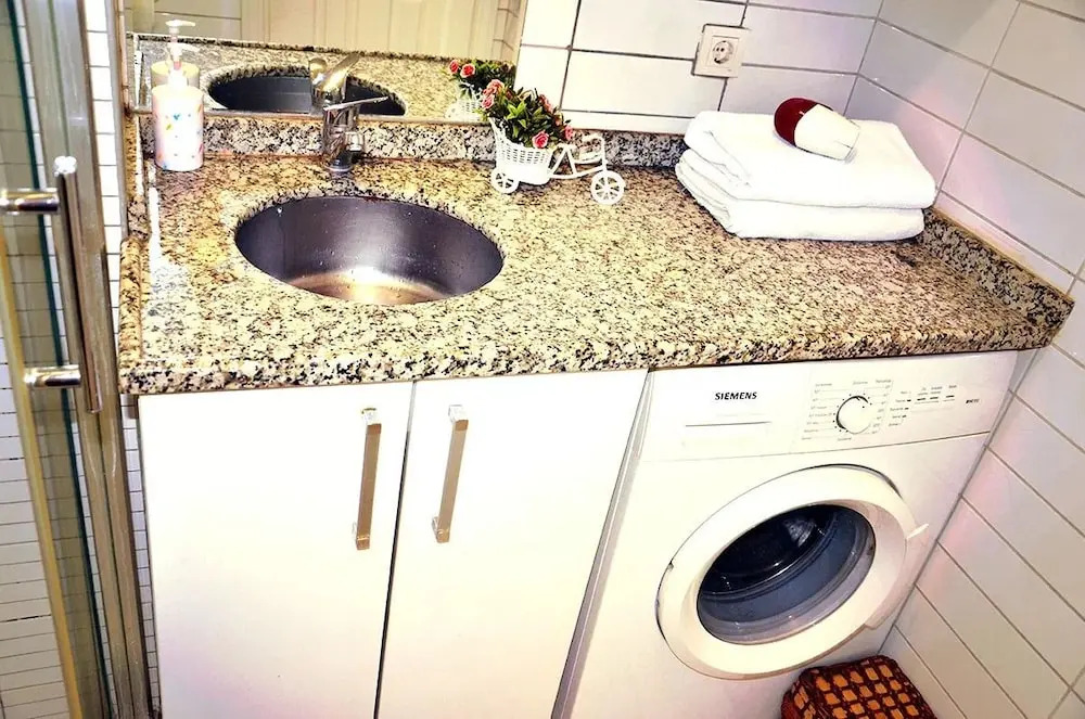 Evin Suites