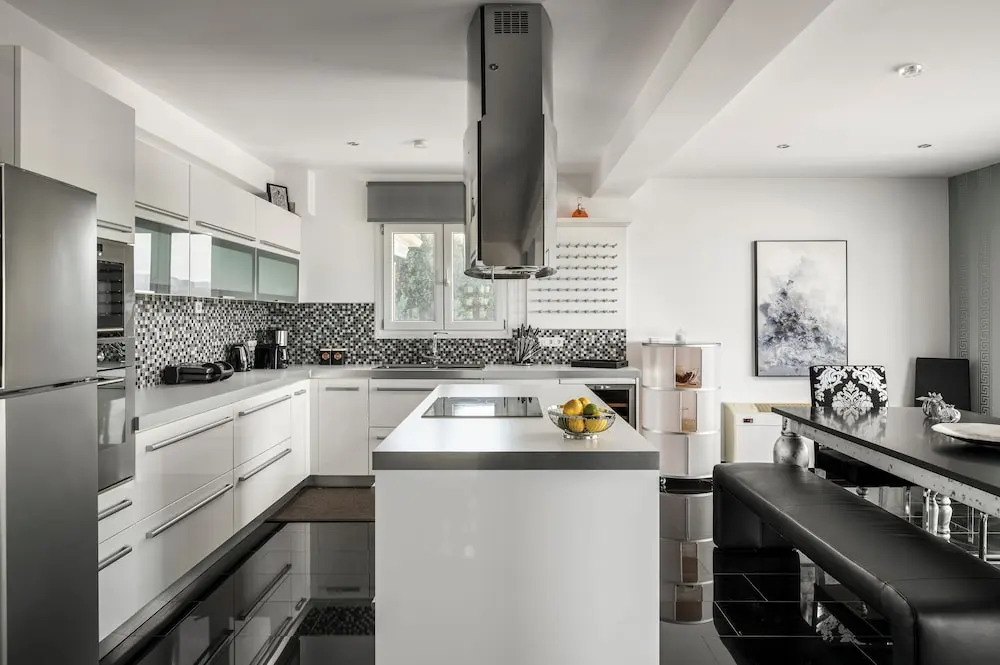Euphoria Seaview Residences with Shared Pool by Konnect