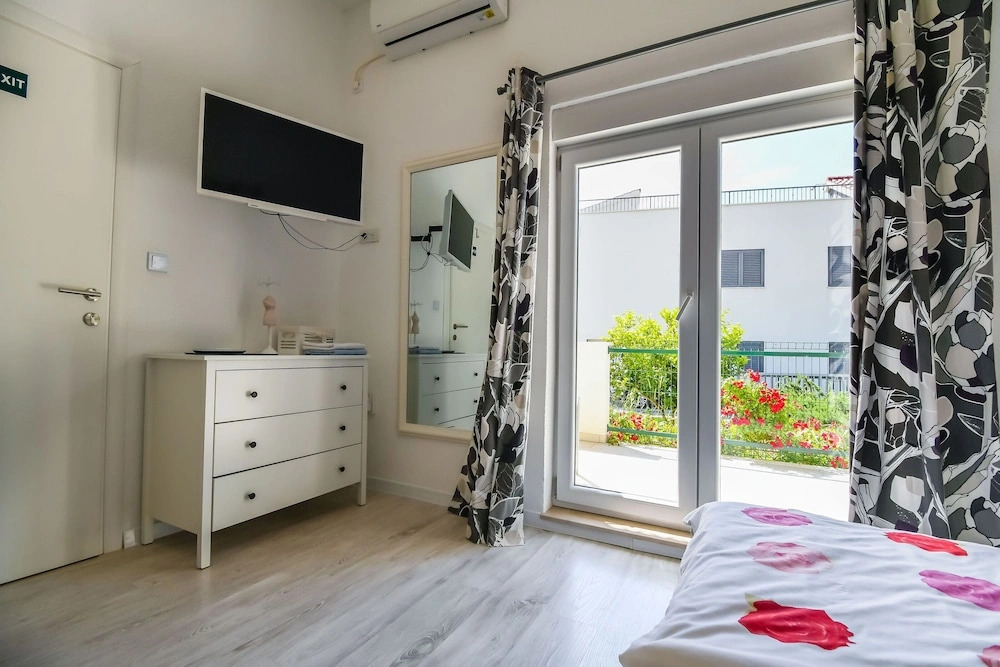 Apartments Tomo - Near Airport