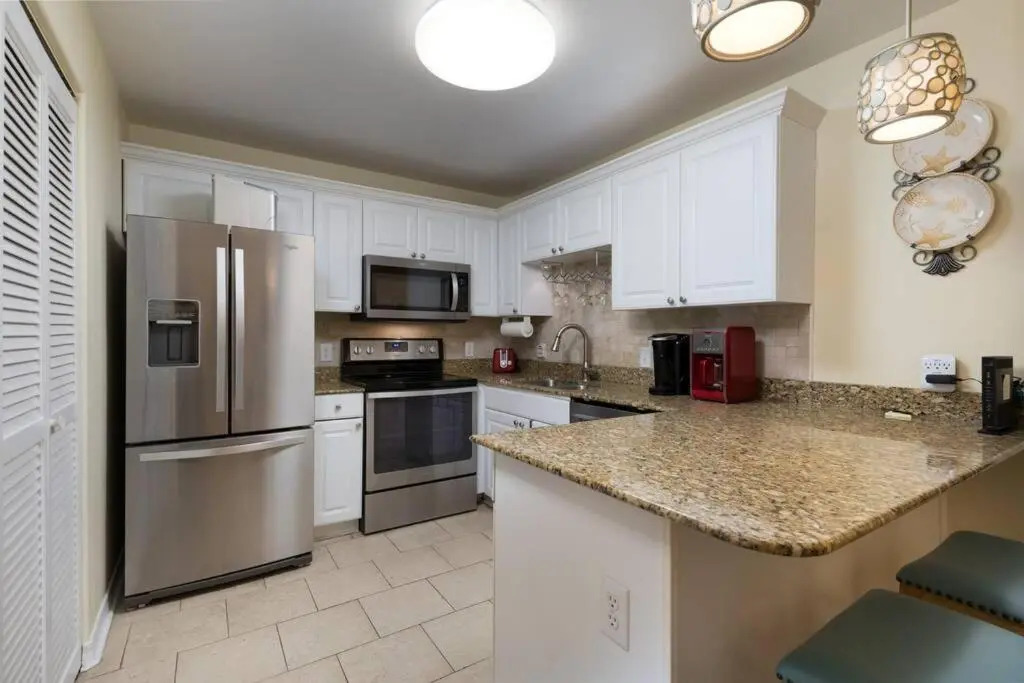 2bd 2ba 1st floor condo WALK TO BEACH