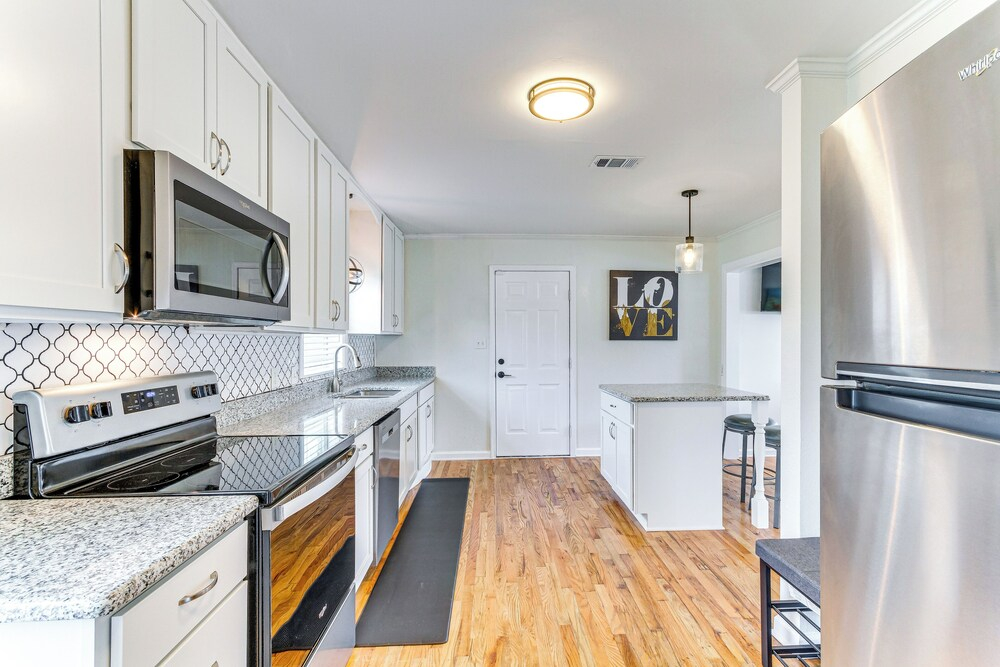 Pensacola Home w/ Covered Patio: 1 Mi to Downtown!