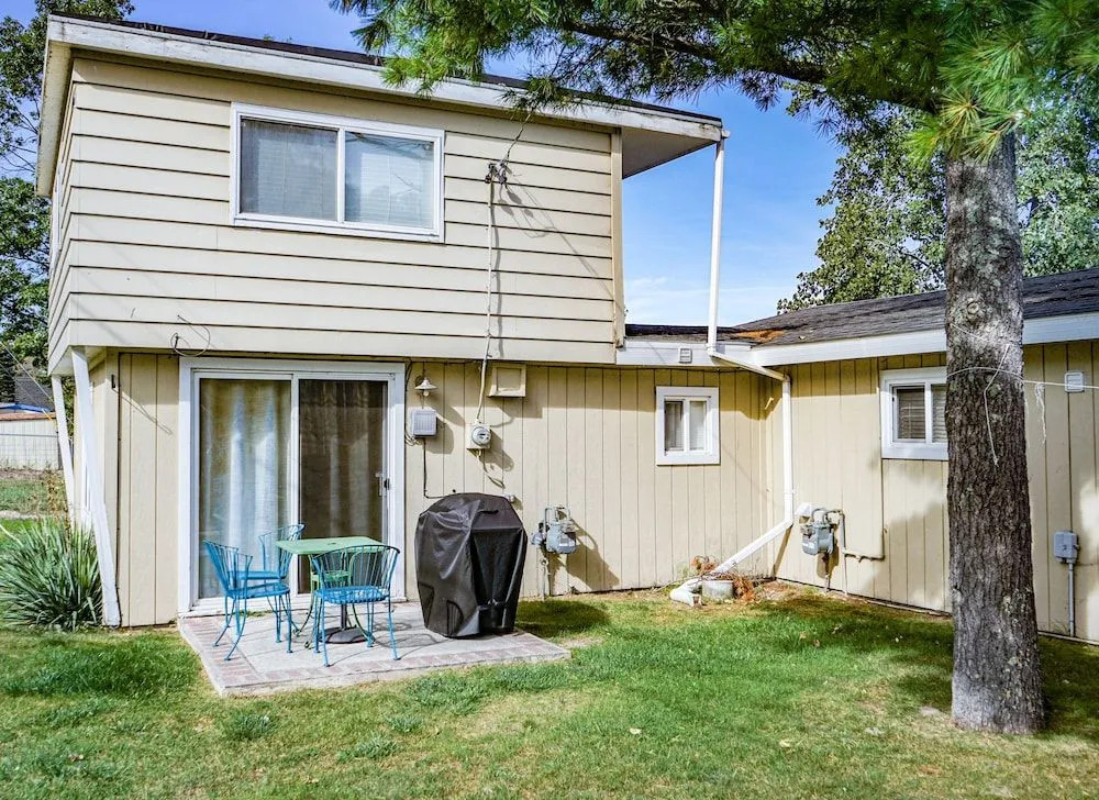 Beach Club of Oscoda Garden Cottage on the Lake