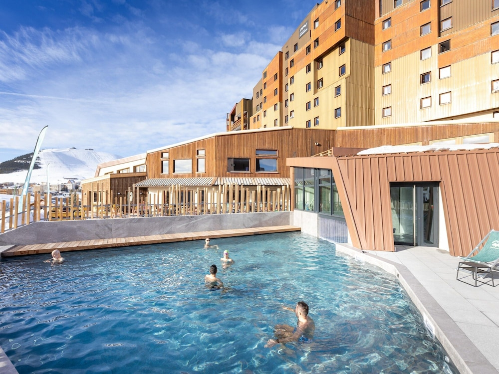Retreat With Shared Pool and Terrace