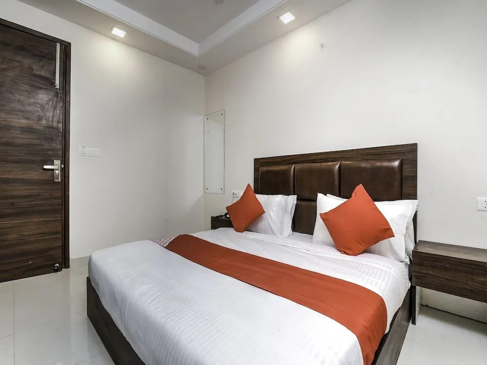 OYO Flagship 22449 Rajouri Garden J block