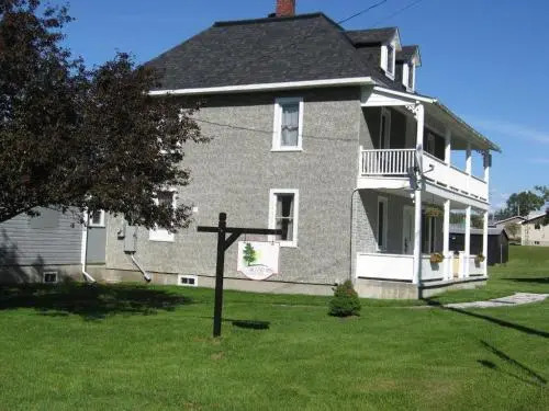Grand Pine Bed & Breakfast