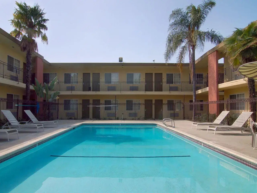 American Inn & Suites