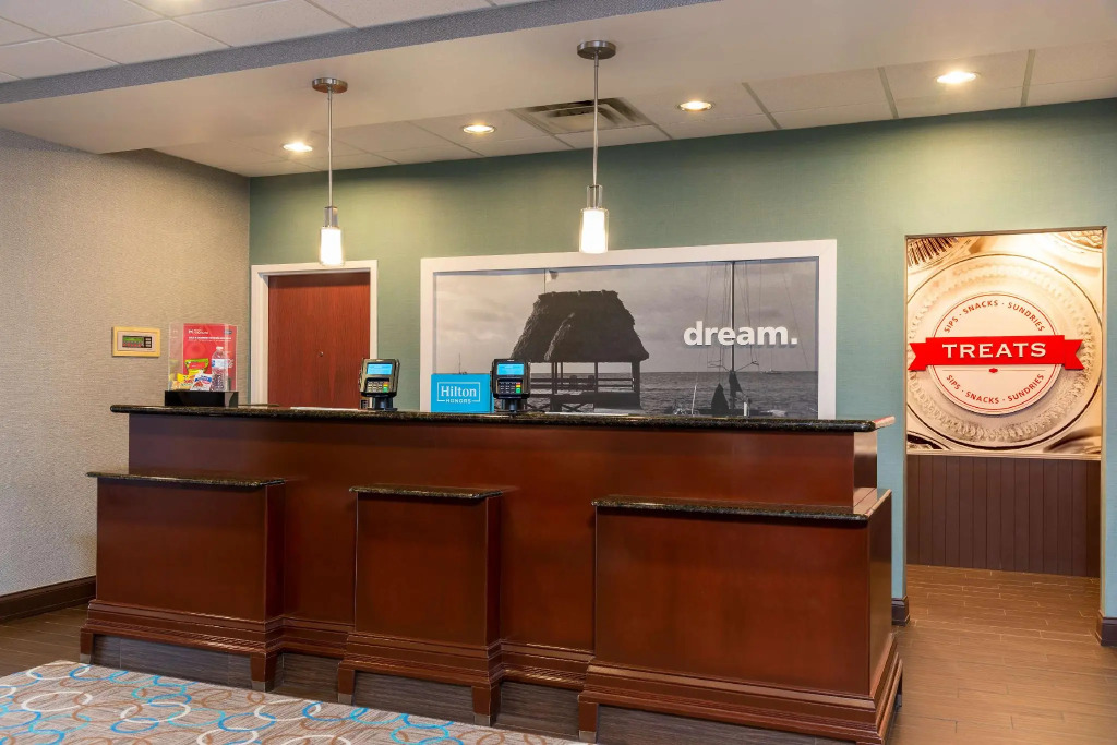 Hampton Inn & Suites Fort Myers-Colonial Boulevard