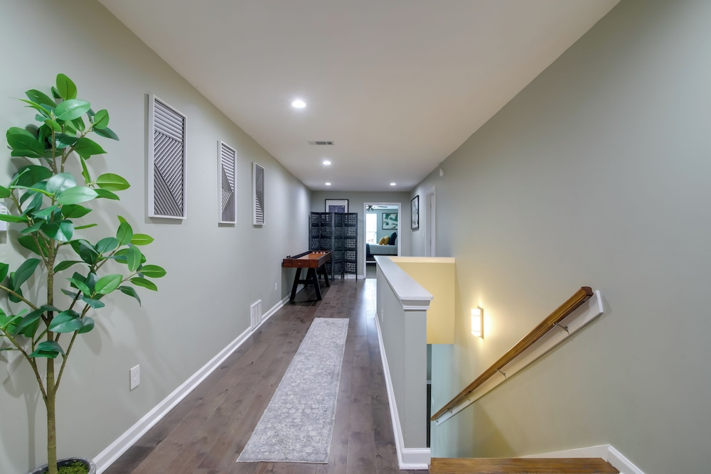 Walk to Live Music! Midtown Memphis Home w/ Yard