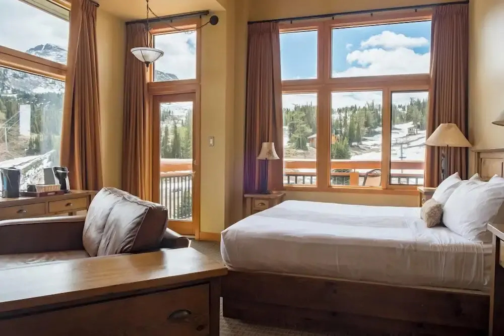Sunshine Mountain Lodge