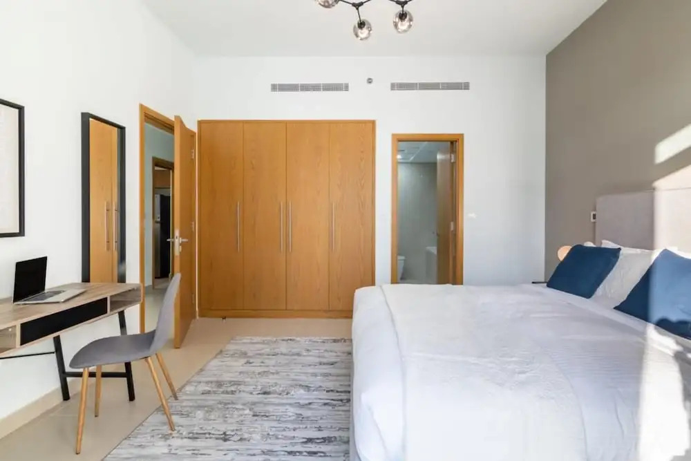 Silkhaus Spacious 1BR in Downtown Pool View