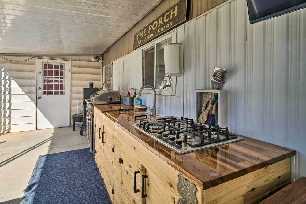 < 1 Mi to Lake Havasu: Pet-friendly Home