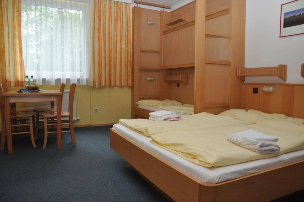 Eduard-Heinrich-Haus, Hostel