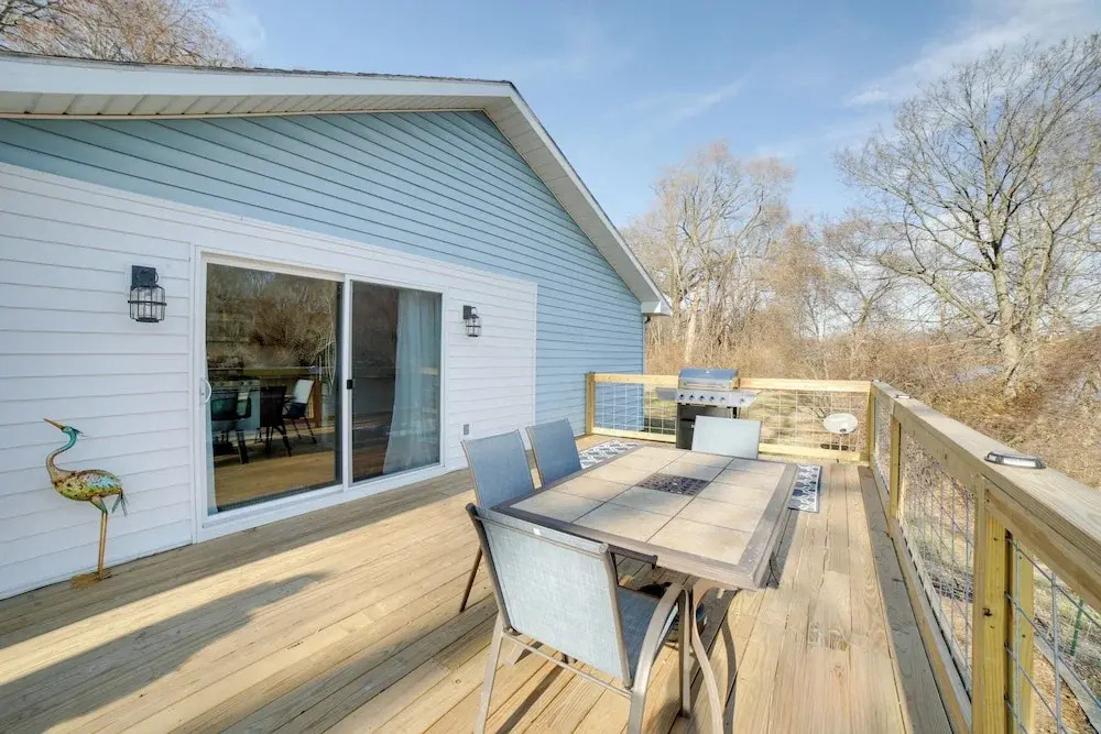 Charming Riverfront Retreat in Monticello
