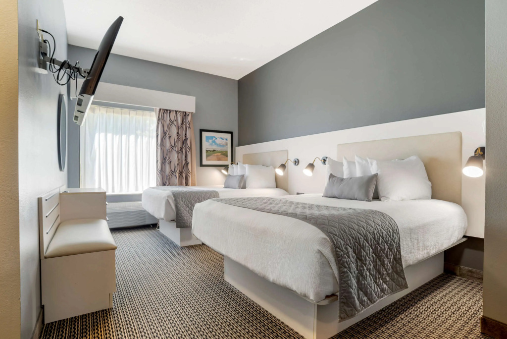 Best Western Plus Two Rivers Hotel & Suites