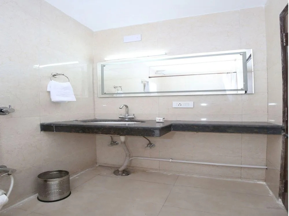 OYO 2690 Hotel Oscar Regency
