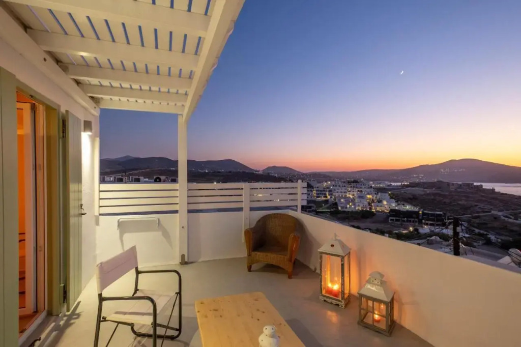 Lorenzo Studios and Suites Paros