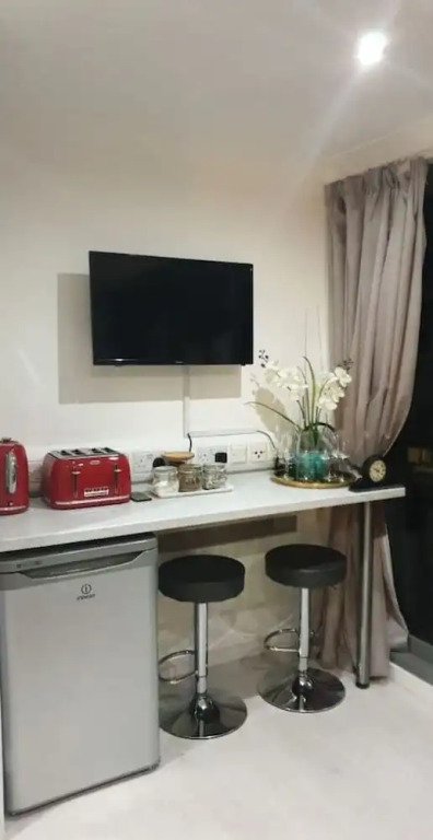 1 Bedroom Apartment, Leeds Stunning & Cosy Find!