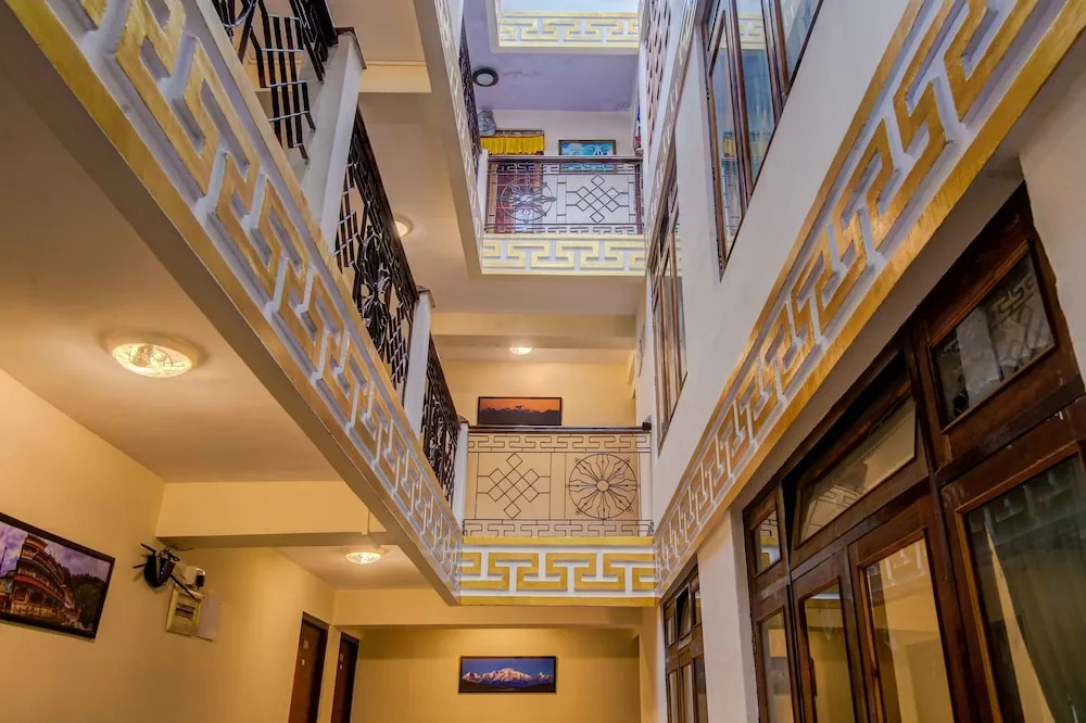 Muscatel BhumSang - 200 Mts from Mall Road