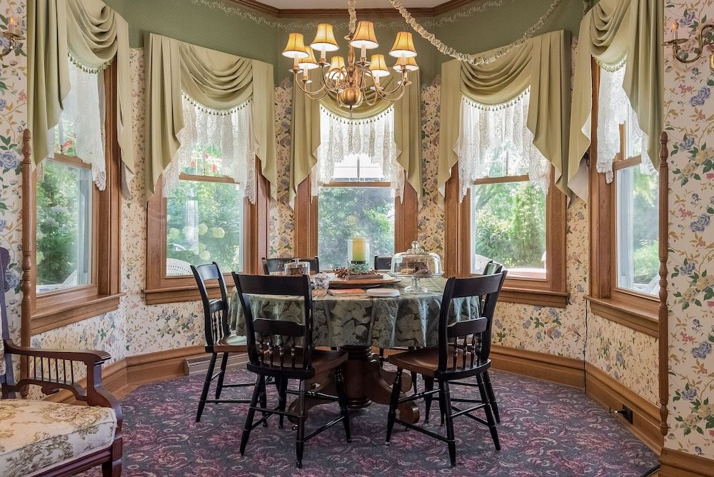 Kingsley House Bed & Breakfast - Full Home