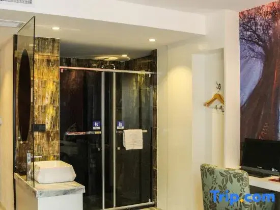 Junyi Hotel (Wenzhou Railway Station Wutian Old Street)