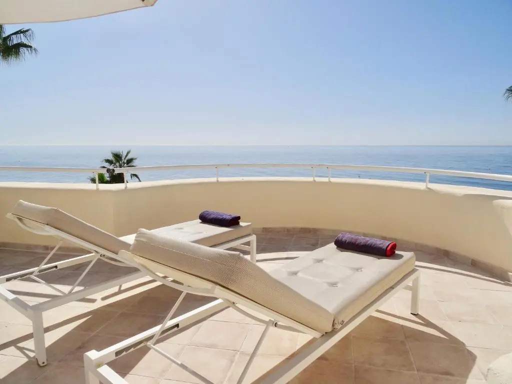 D12 Espectacular y moderno apartamento en primera línea - Estepona - Sinfonia del Mar