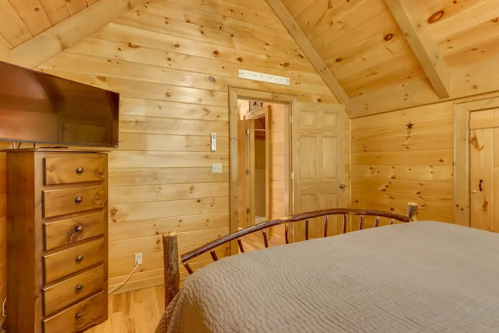 Blue Ridge Cabin Rental w/ Hot Tub & Creek Access!