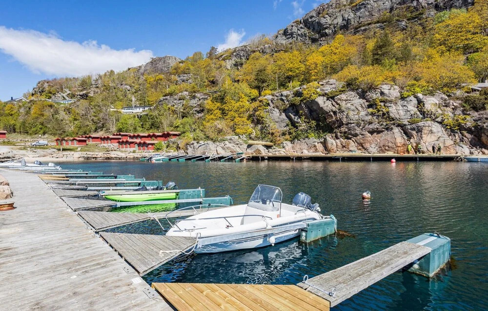 Gorgeous Home In Lindesnes With Kitchen