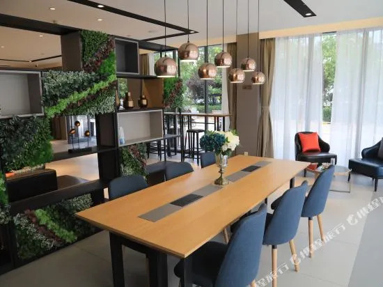 Homeinn Selected Hotel (Sishui Quanyuan Avenue Ginza Mall)