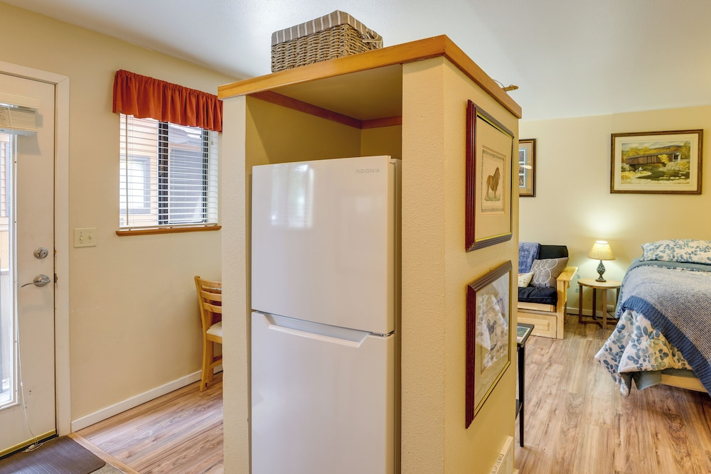 Sunriver Vacation Rental w/ Community Hot Tub!