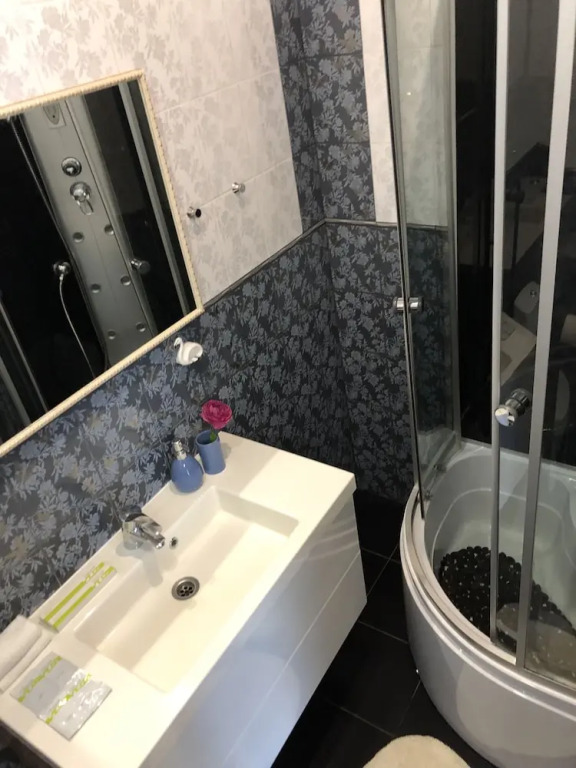 Carat Inn