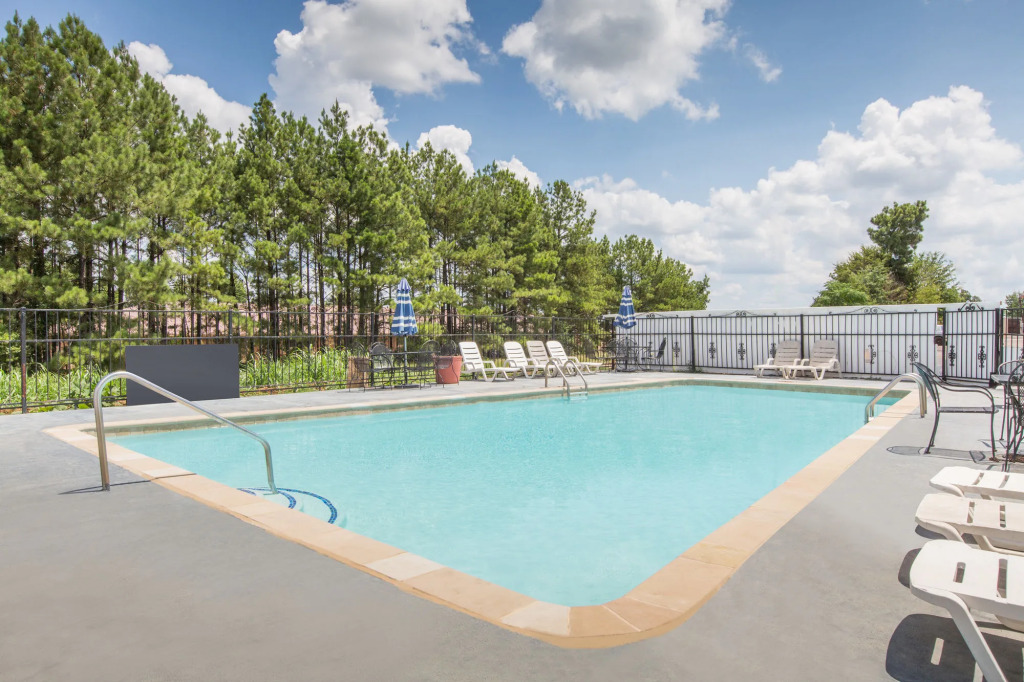 Executive Inn & Suites