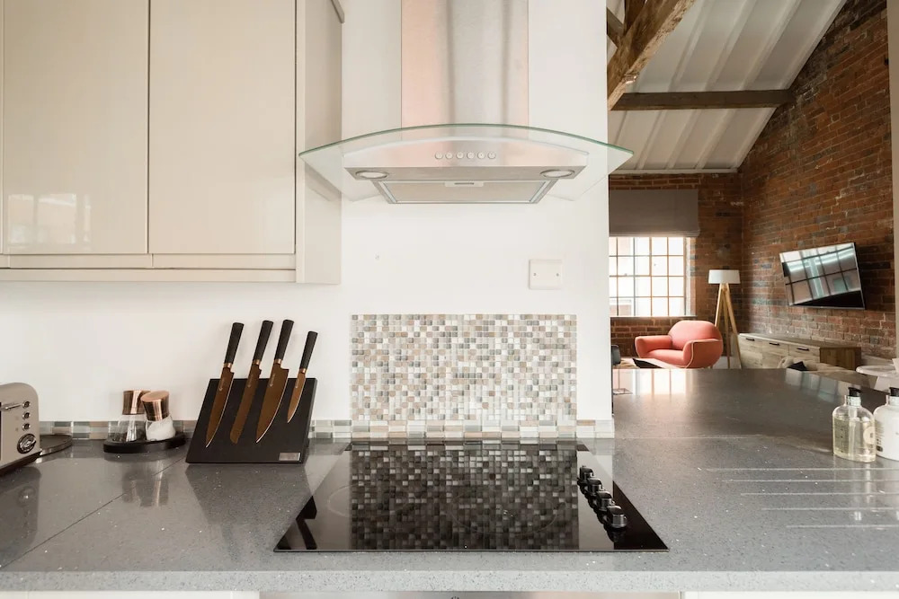 The Warehouse Loft - Trendy Converted Warehouse 3BDR