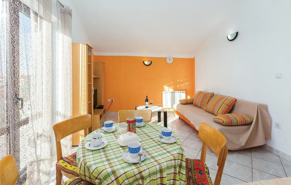 Beautiful Home in Zbandaj With Wifi and 2 Bedrooms