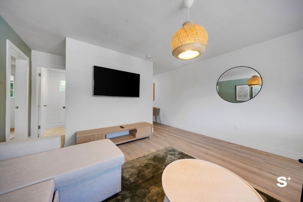 Chic 1-BD Apt in Miami Gym-Free Parking