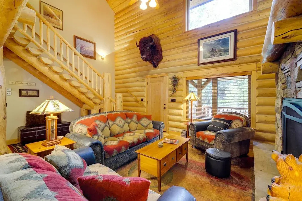 Exquisite Mccall Log Cabin - Walk to Payette Lake!