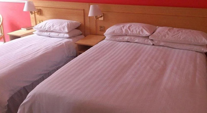 Chequers Plaza Hotel