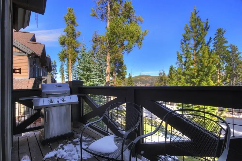 Ski-in/ski-out 3 Bedroom Townhome at Snowflake Lift With Private Hot Tub