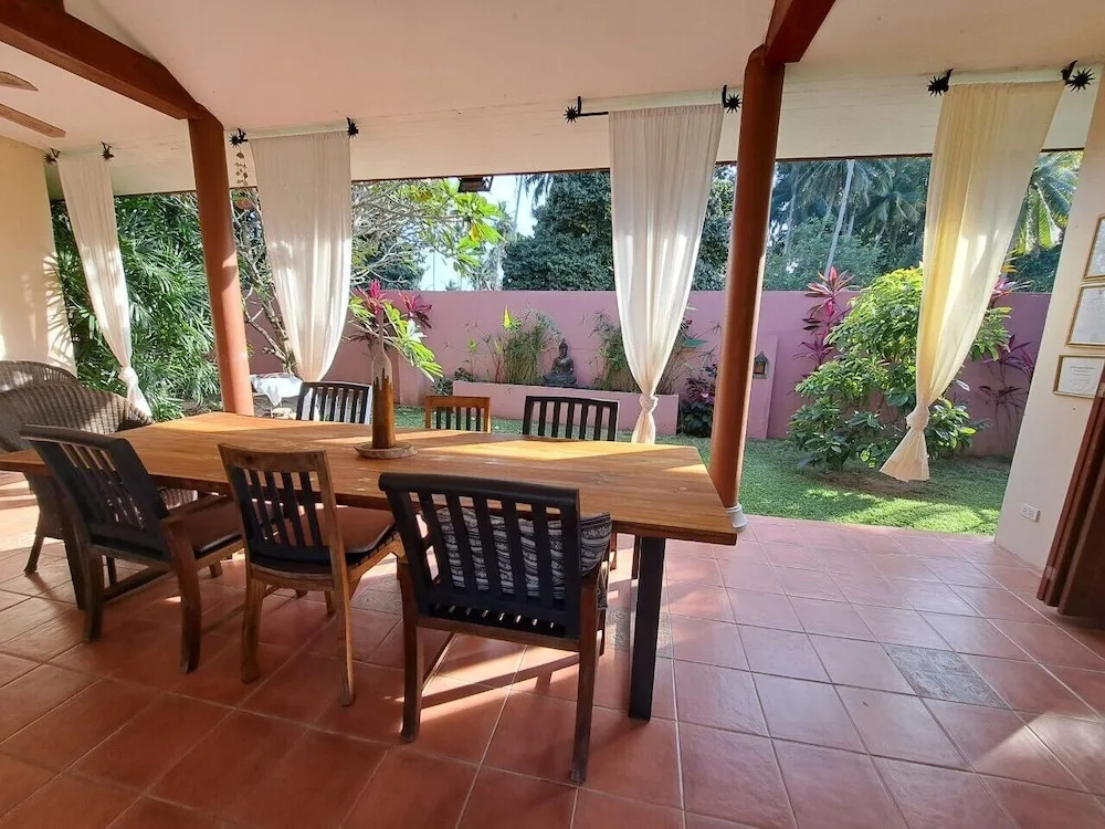 Lauras Guest House-adult only