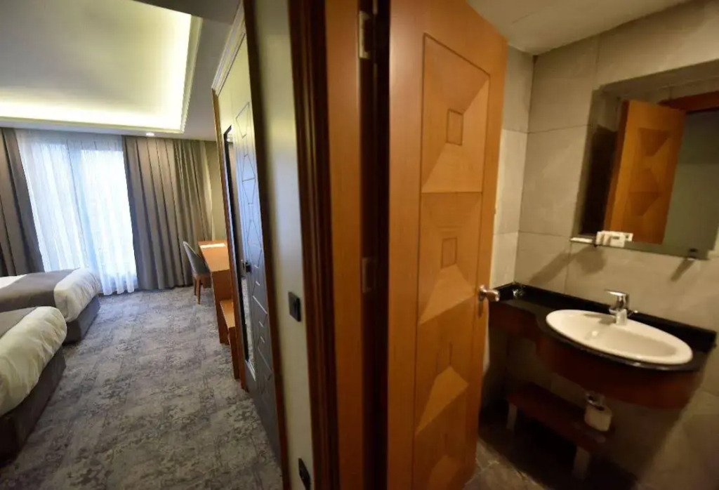 FOUR SEVEN HOTEL