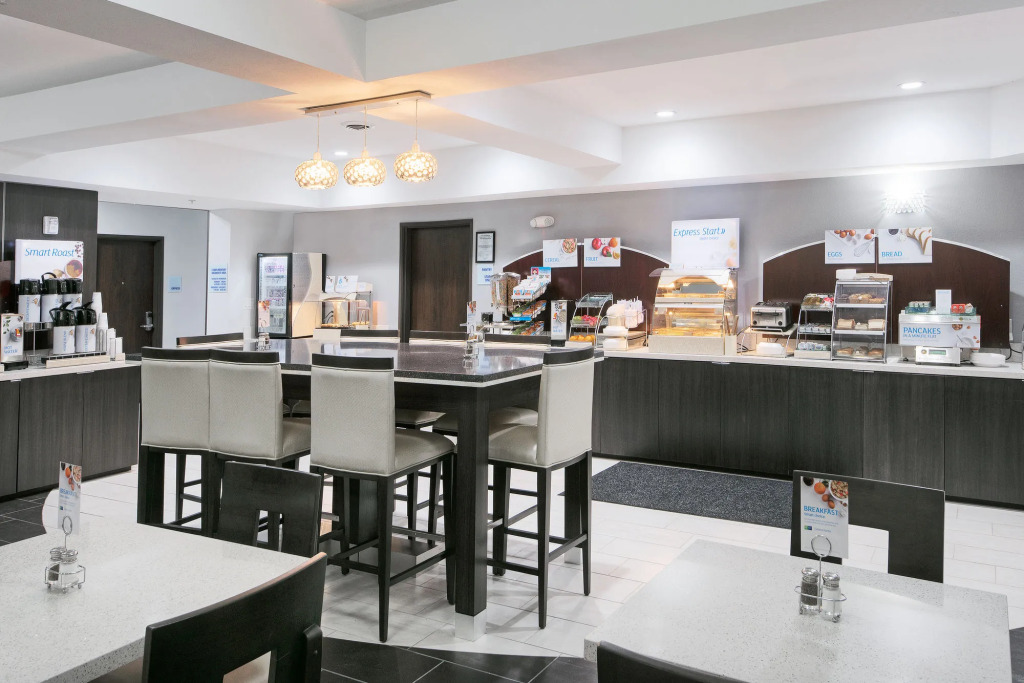 Holiday Inn Express and Suites Houston North - IAH Area by IHG