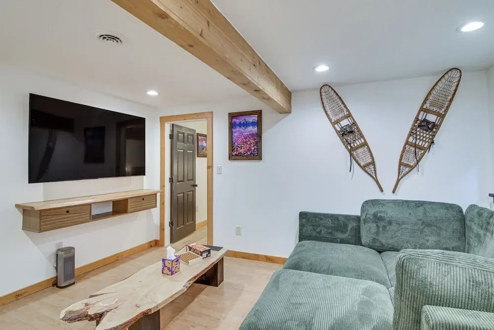 Sauna, Gas Grill & More! Belgrade Duplex