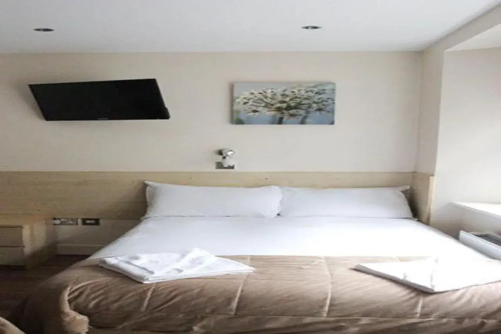 Tonys House Hotel