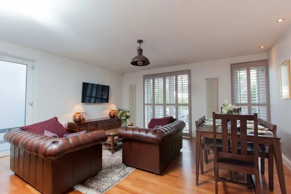 2 Bedroom Flat In Holyrood Area