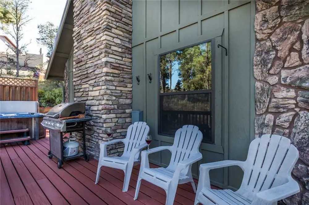 The Breathe Inn - Two Bedroom Cabin with Hot Tub