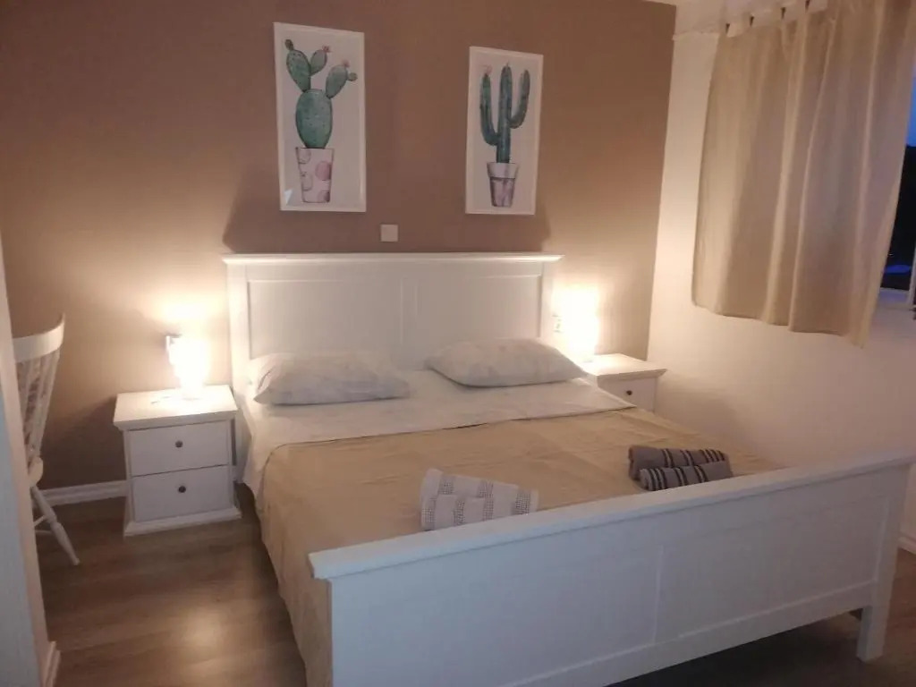 Riviera Rooms and Apartments