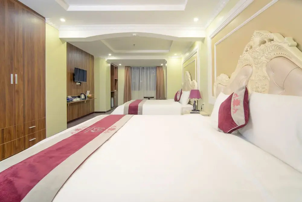 Me Q Beach Hotel