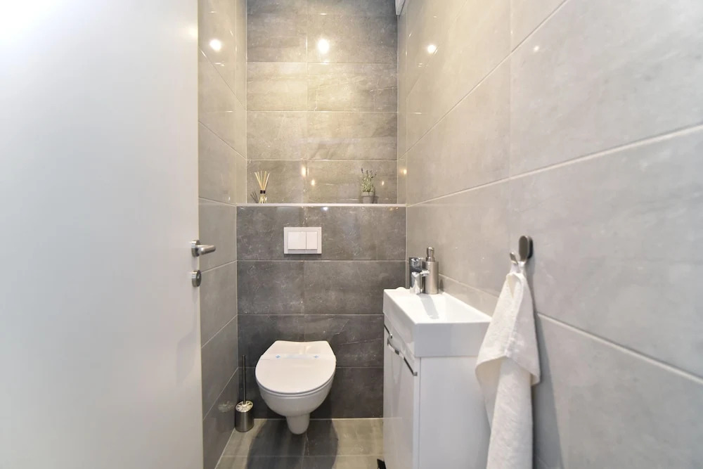 Premium Central Apartment & Room
