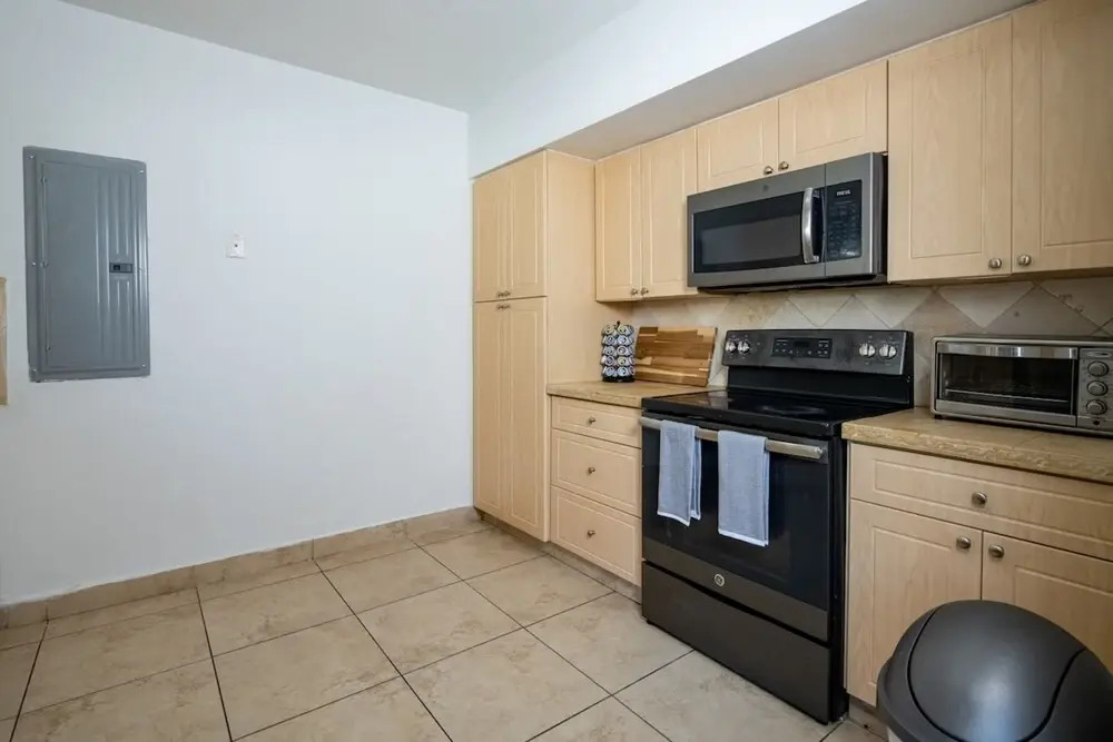 Abundant 3BD Home King Bed Free Parking Wi-fi