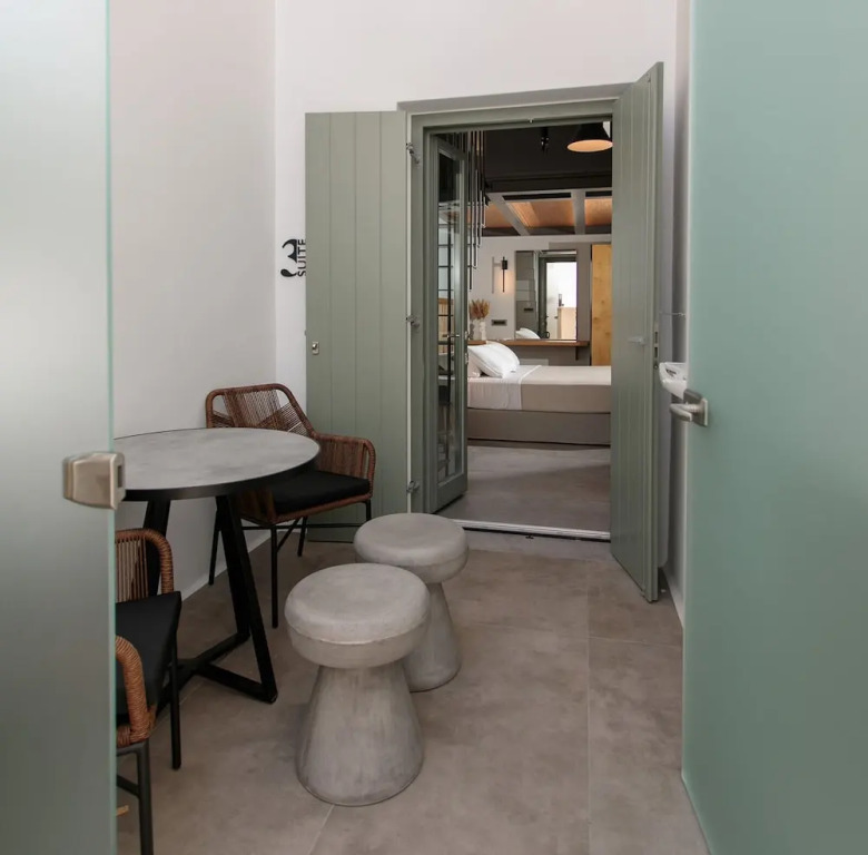 "Makava Suites" Your Luxe Urban Sanctuary