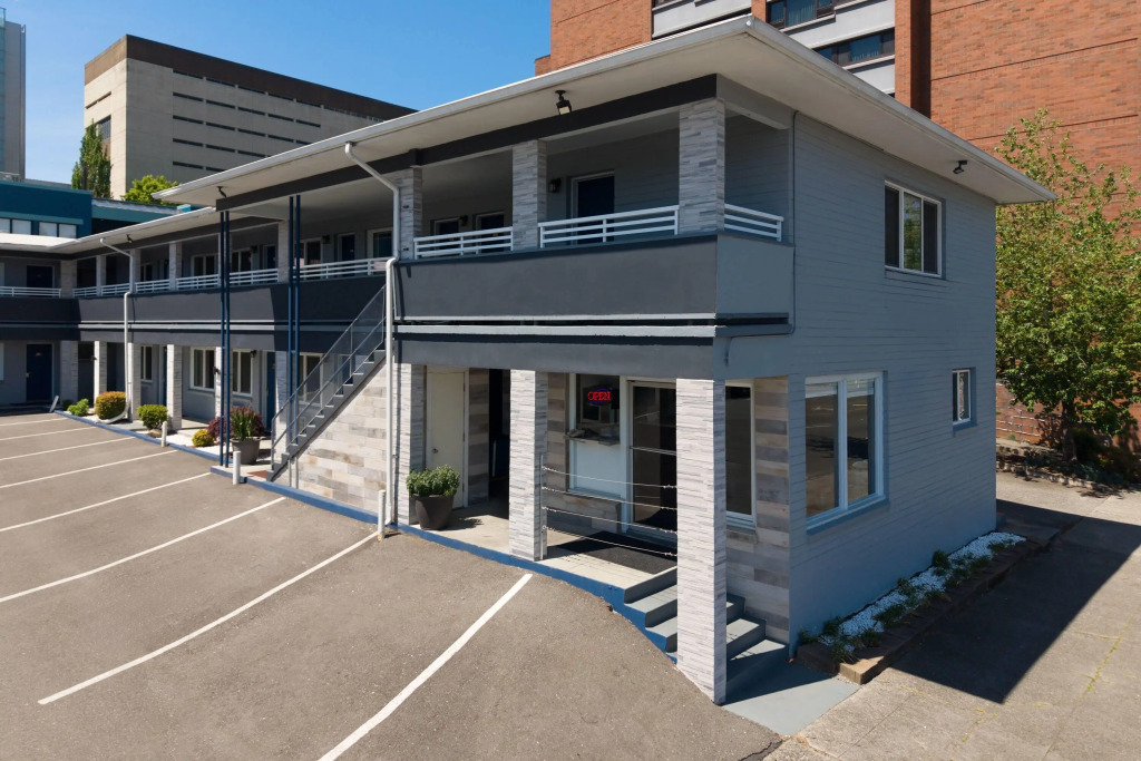 Travelodge by Wyndham Everett City Center